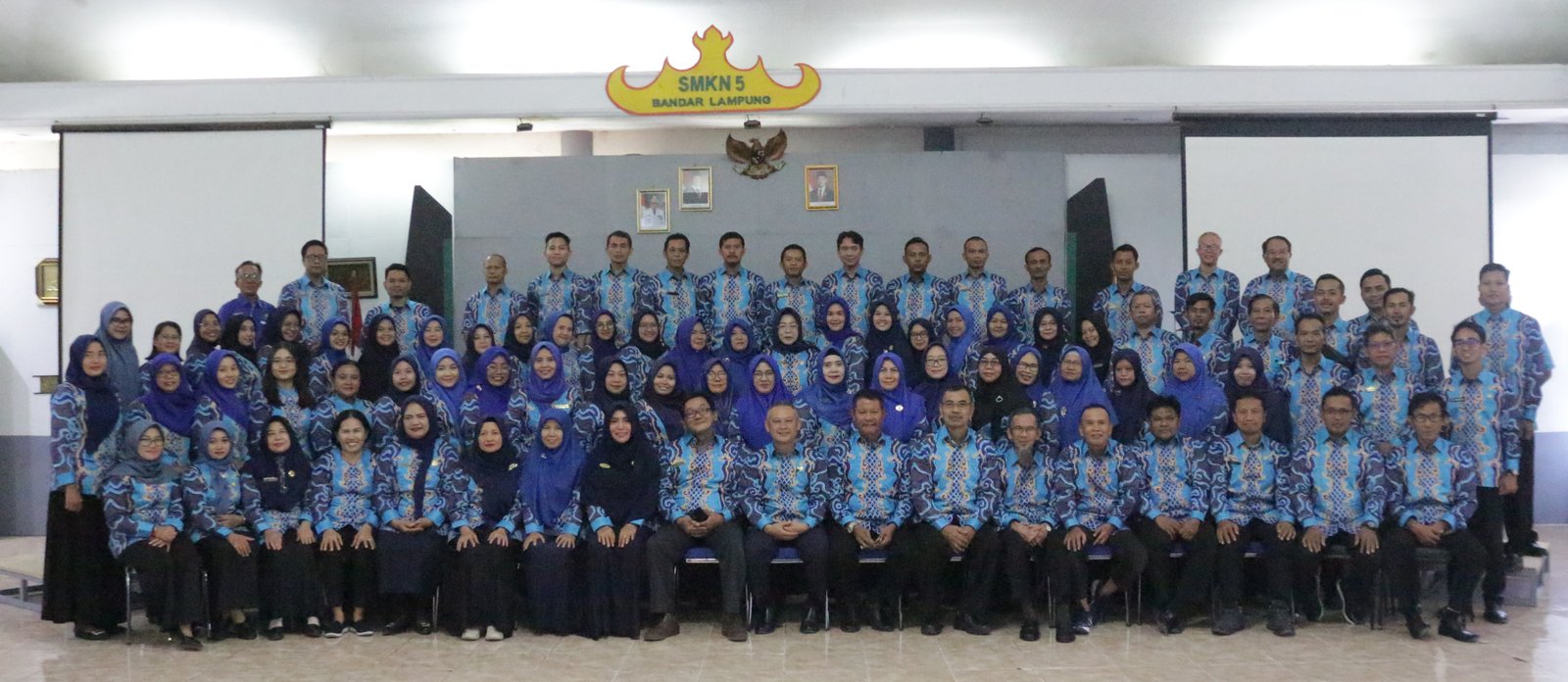 Tenaga Pengajar Profesional